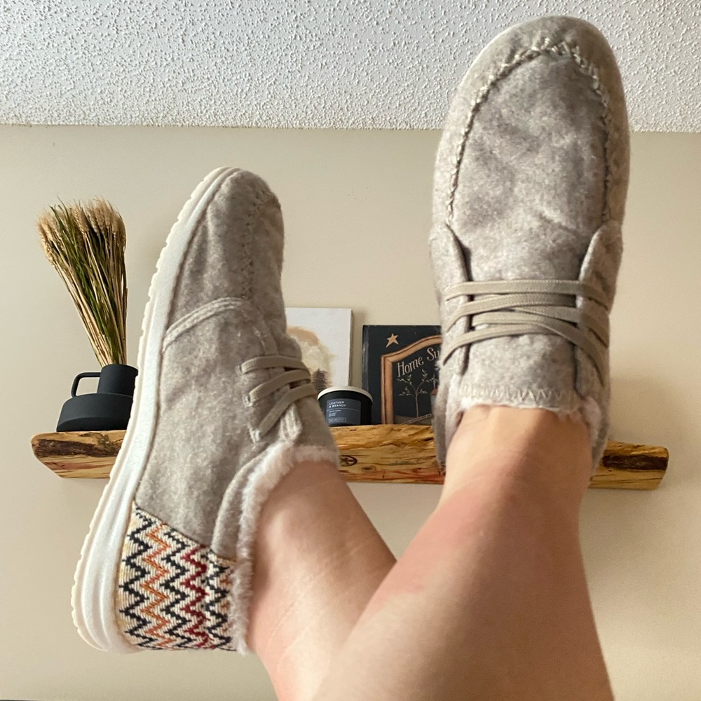 Magellan Outdoors Faux Fur Grey Moccasin Slip On Slippers — Women’s 9